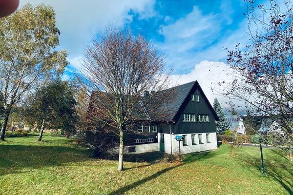 Aus Alt wurde Neu! Schickes Einfamilienhaus im typischen Erzgebirgsstil!