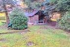 Holz-Carport mit Schuppen