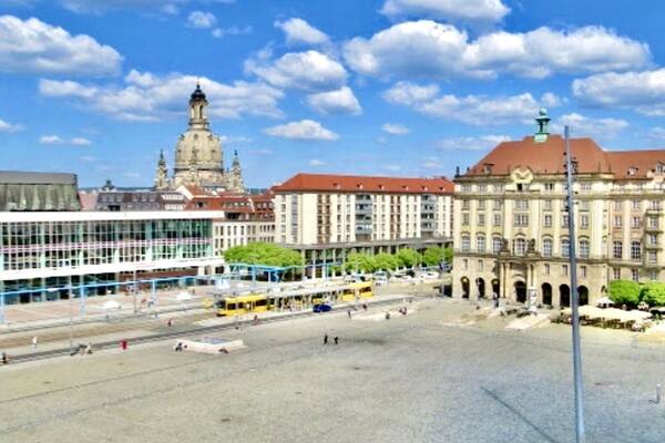 Blick auf Altmarkt & Frauenkirche!