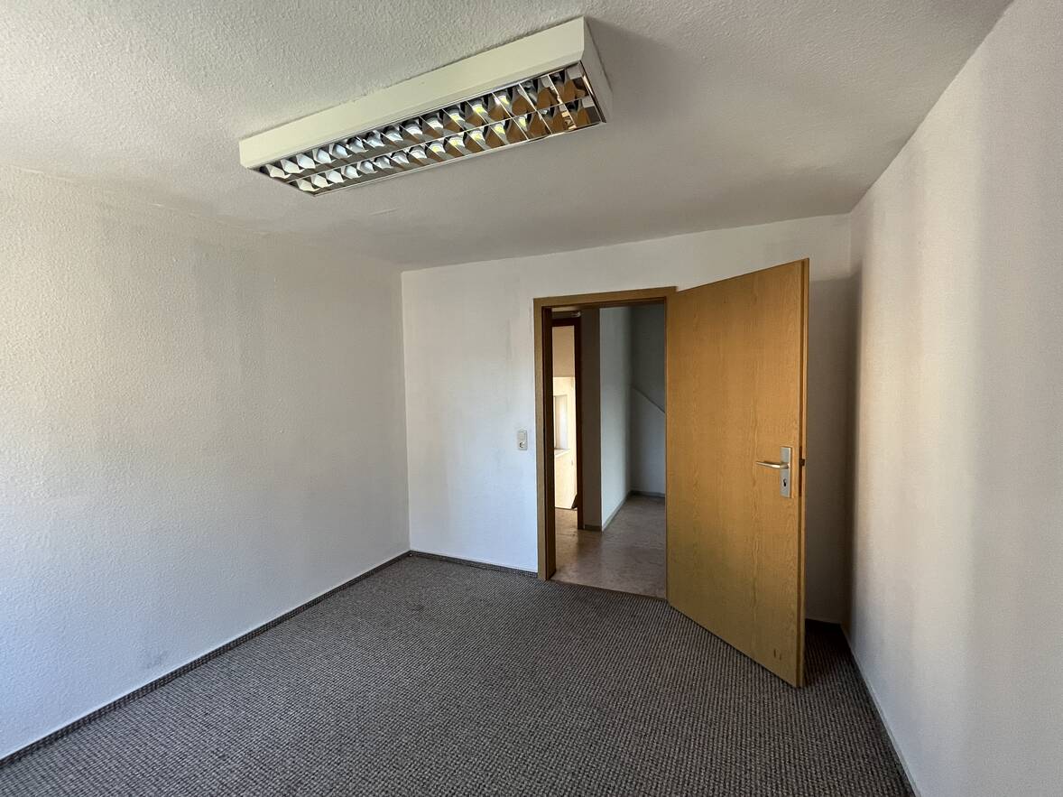 Innenansicht B&uuml;ro und Lager