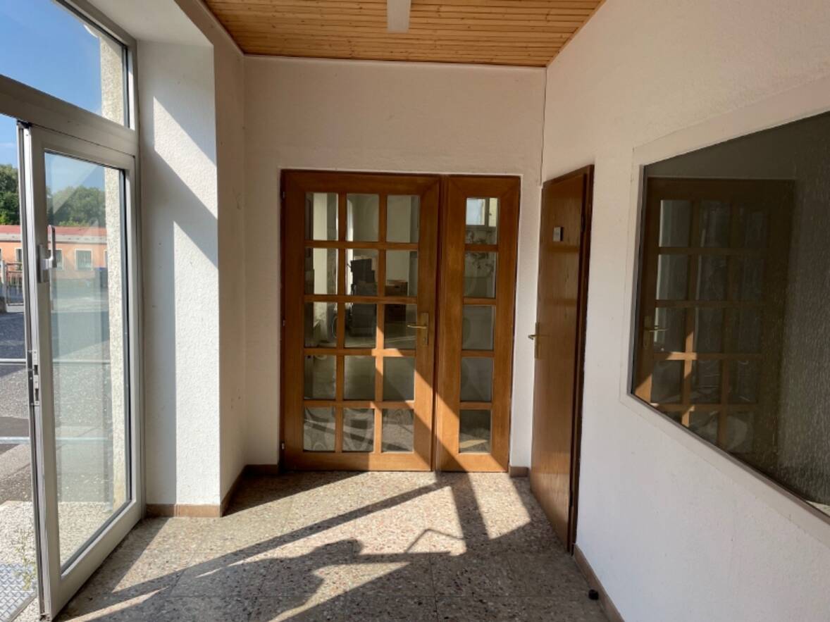 vom linken Hauseingang zum Saal West