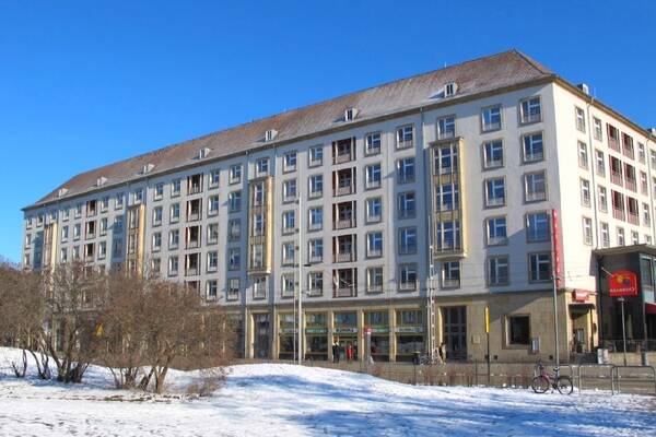 Raffinierte, top sanierte Wohnung mit Balkon!