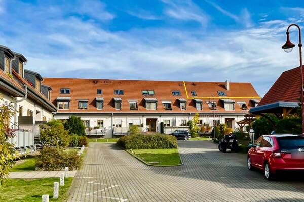 Idyllisch wohnen unterm Dach mit Loggia und Fernblick!