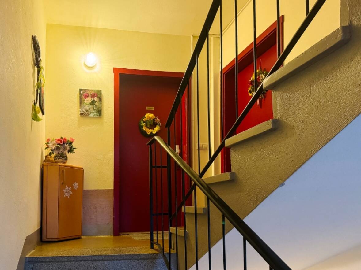Haus links Treppenhaus (3)