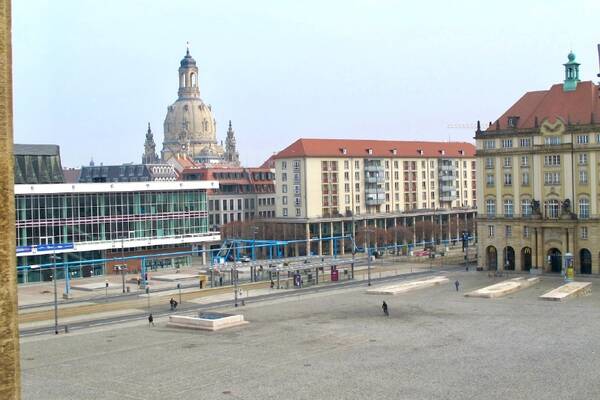 Blick auf Frauenkirche & Altmarkt - top saniert mit EBK!