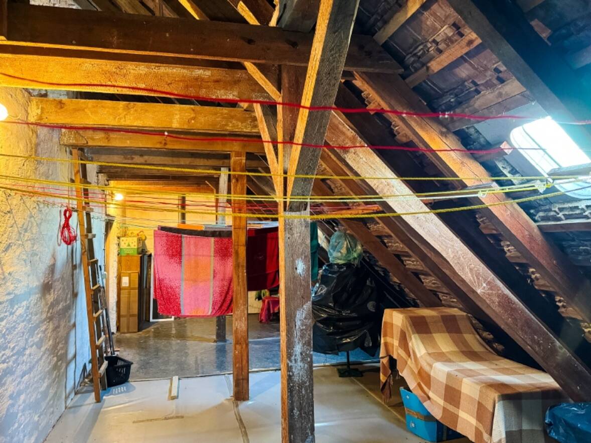 Haus links W&auml;scheboden im DG