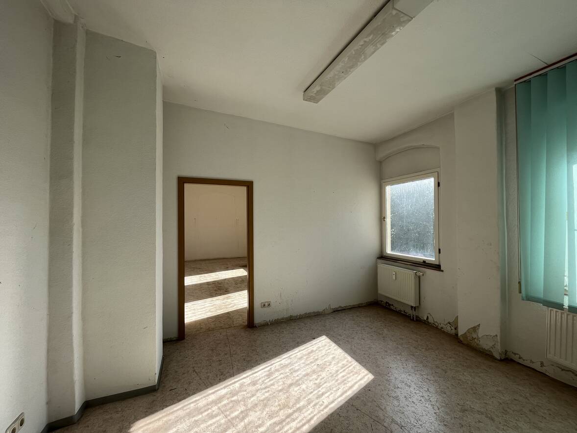 Innenansicht B&uuml;ro und Lager