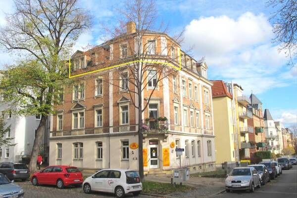 Essk&uuml;che - Bad mit Wanne, Dusche und Fenster