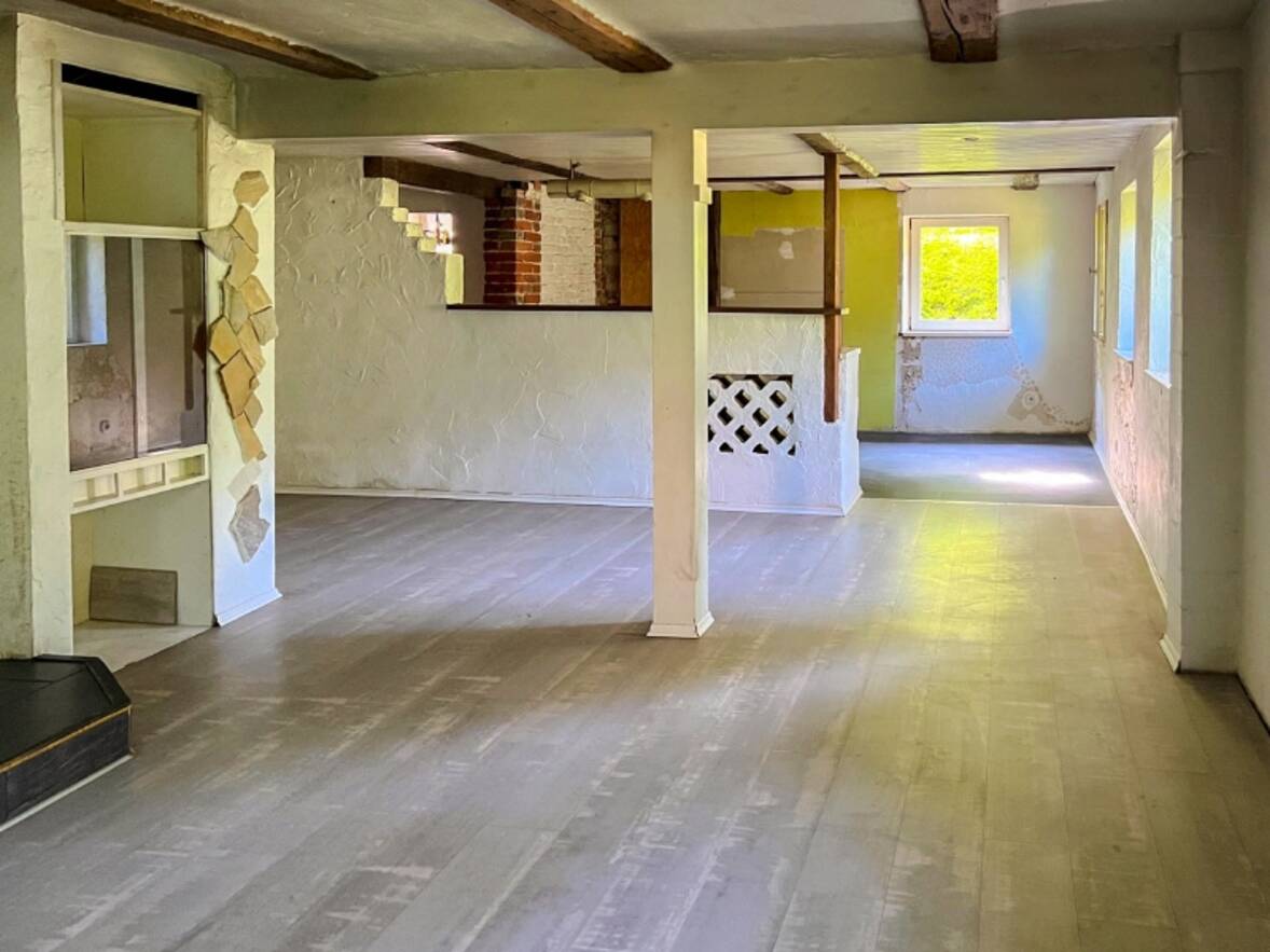 Wohnzimmer mit offener K&uuml;che