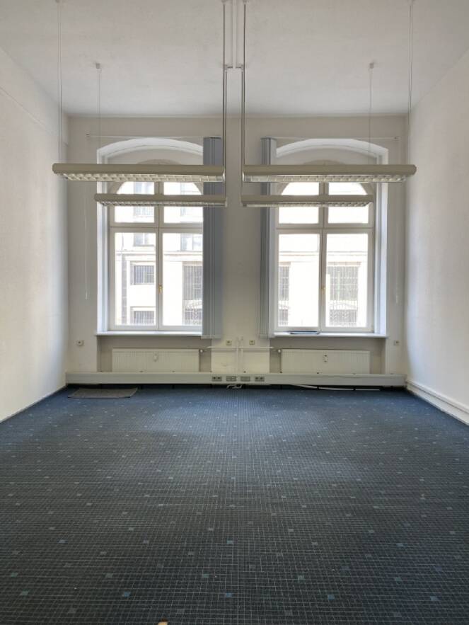 B&uuml;robeispiel