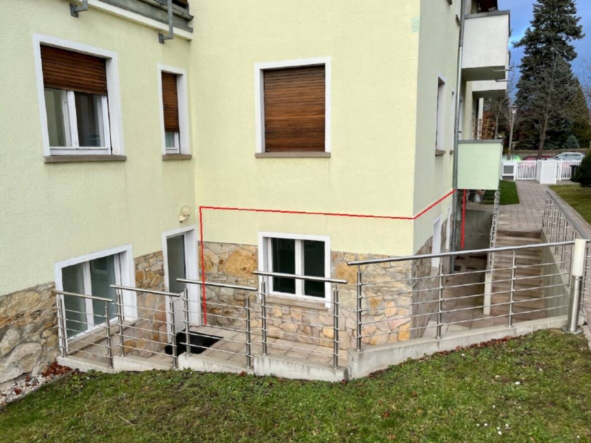 gemeinsame Terrasse mit Nachbarwohnung