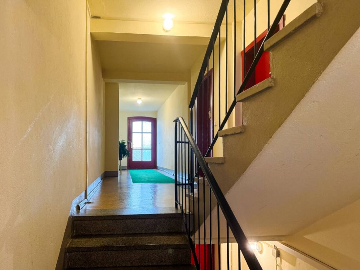 Haus links Treppenhaus (1)