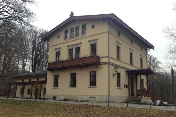 Schweizer Haus im Lingner Park!