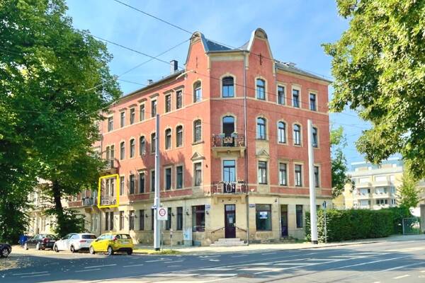 Balkon - EBK - Stra&szlig;enbahn 2 h&auml;lt vorm Haus!