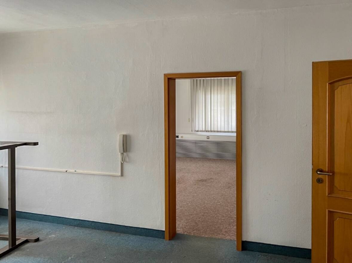 B&uuml;ro im Flachbau auf West (2)